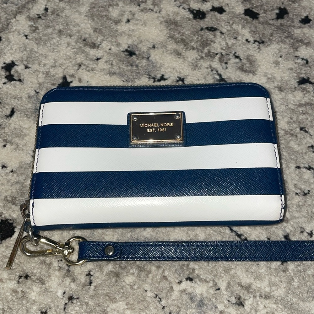 Michael Kors wristlet wallet